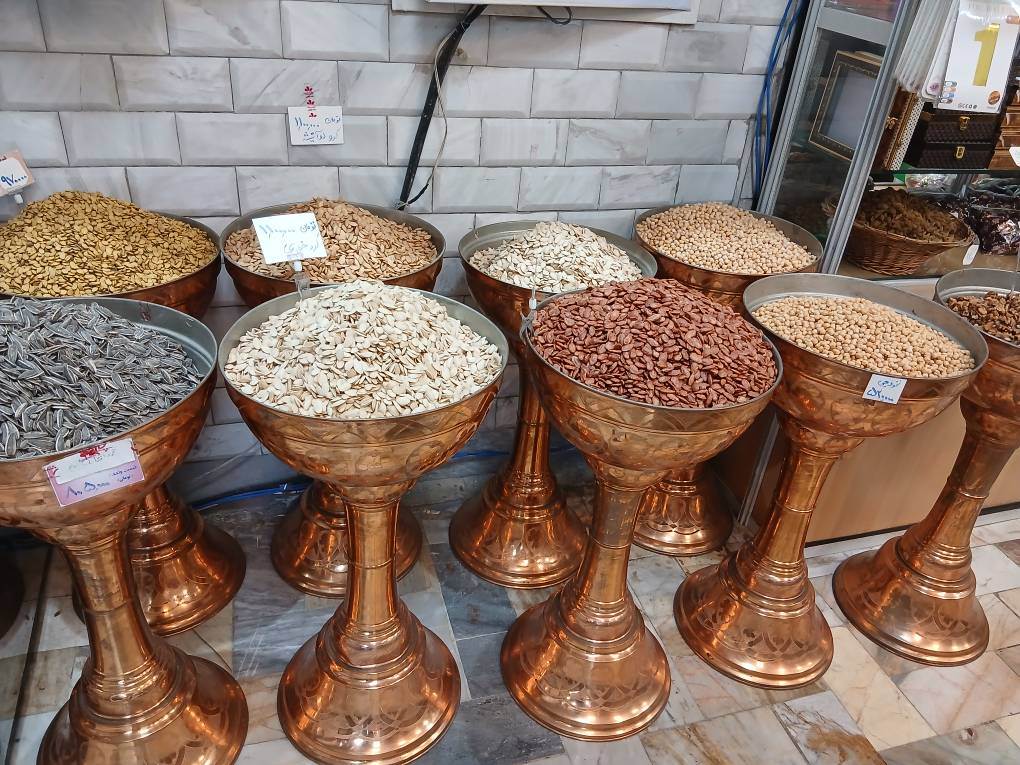 گالری شیرینی فروشی.فروش شکلات و آجیل