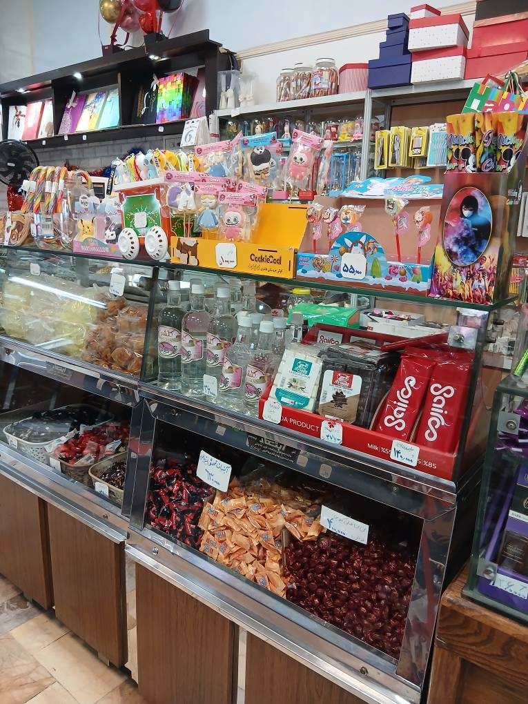 گالری شیرینی فروشی.فروش شکلات و آجیل
