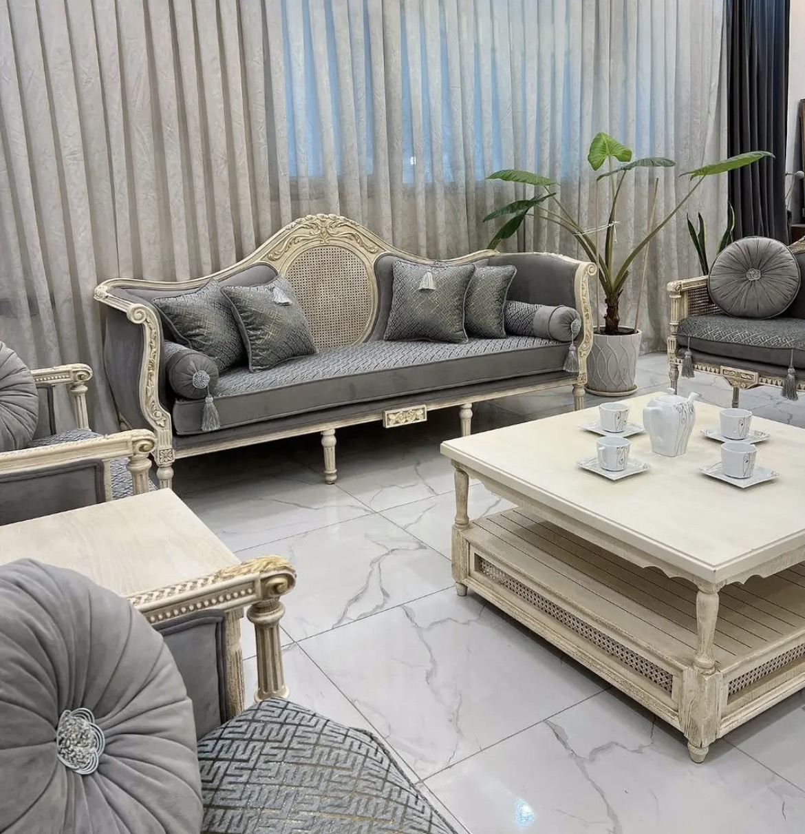 گالری تولیدی مبلمان کلاسیک و سلطنتی
